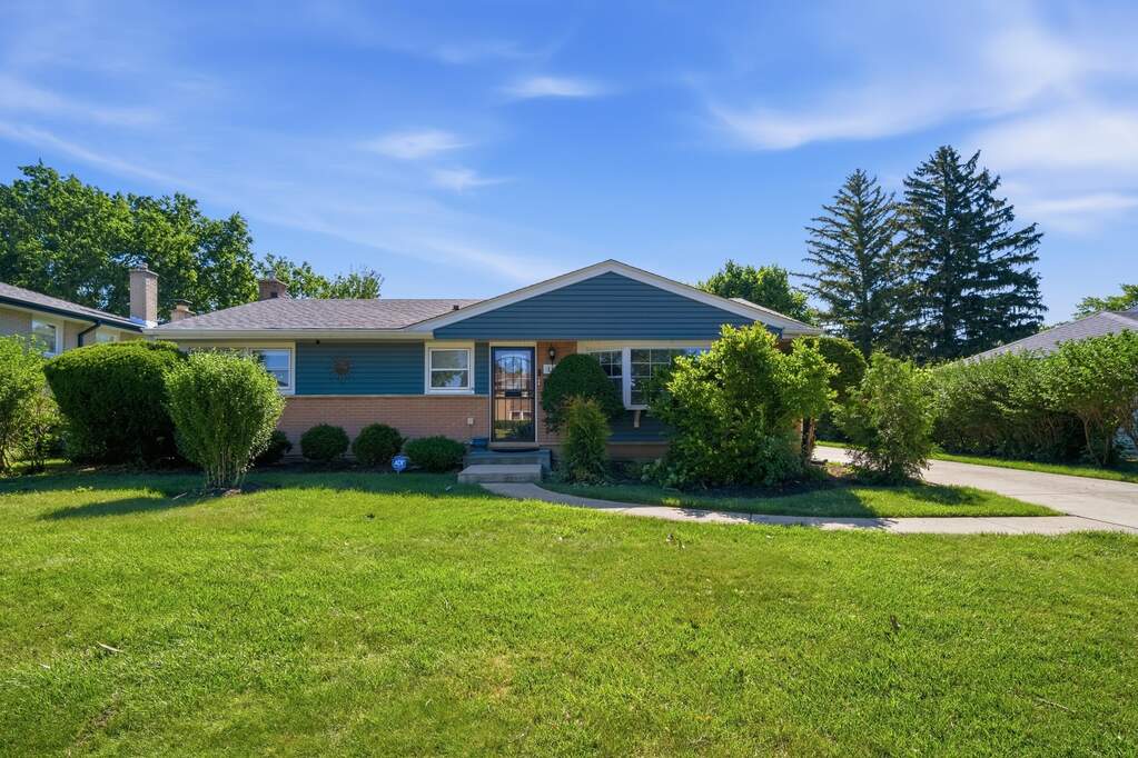 115 Michael Manor, Glenview, IL — sold by Lena Bondar